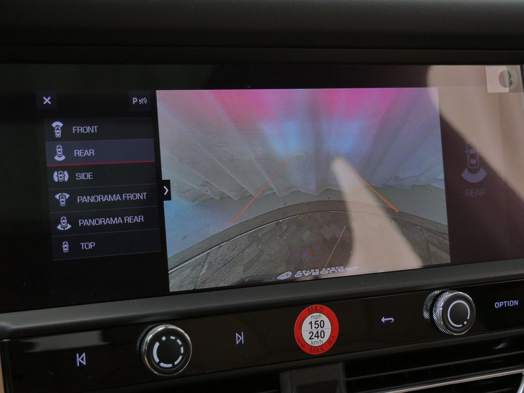 Thumbnail: 2026 Porsche Macan - 27