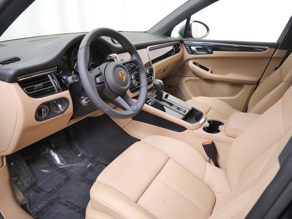 Thumbnail: 2026 Porsche Macan - 6