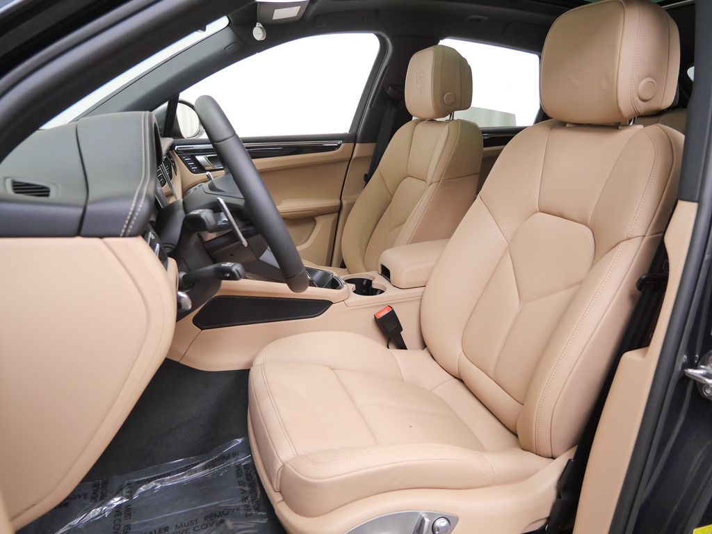 Thumbnail: 2026 Porsche Macan - 7