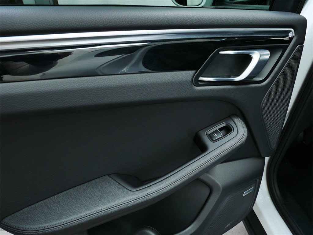2019 Porsche Macan Base 17