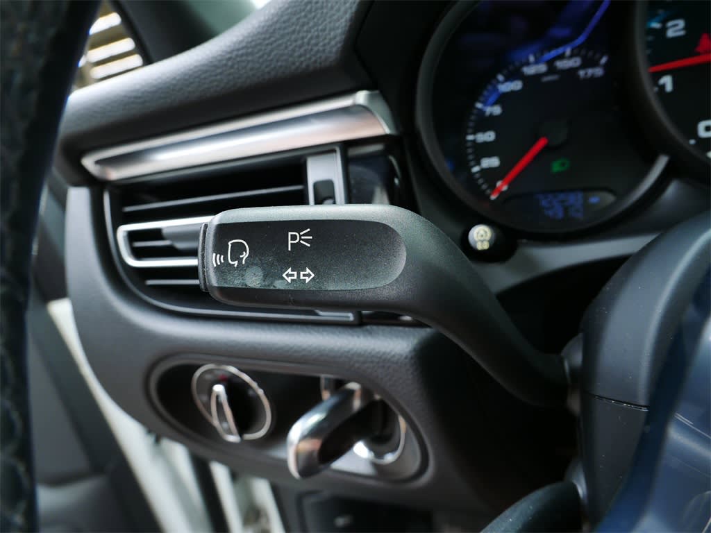 2019 Porsche Macan Base 22