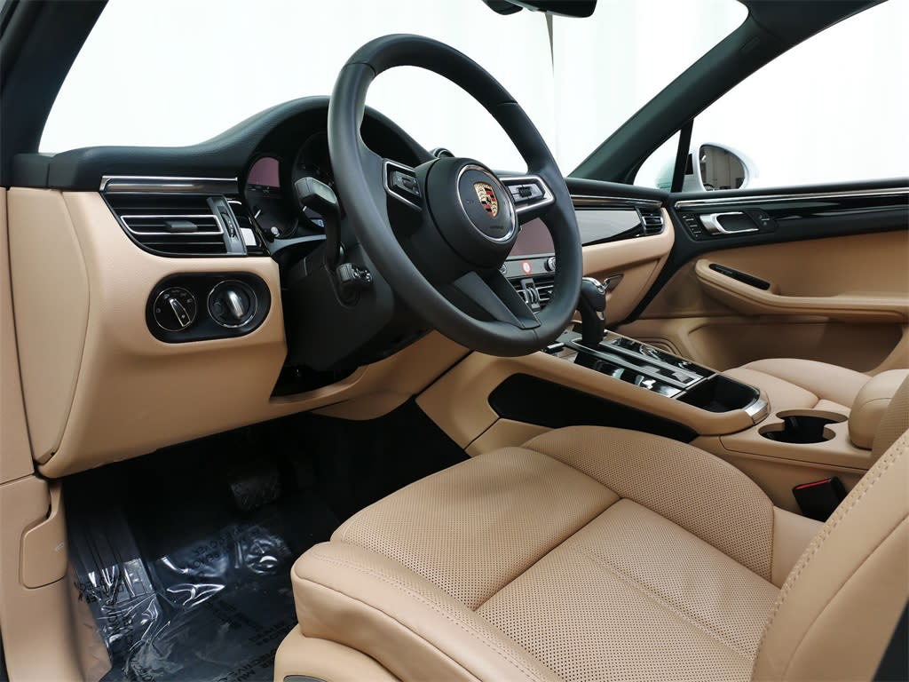 Thumbnail: 2025 Porsche Macan - 2