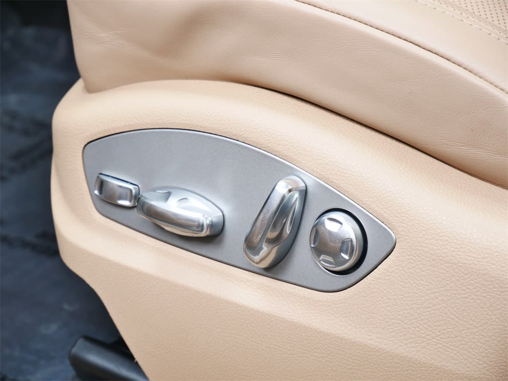 Thumbnail: 2025 Porsche Macan - 18