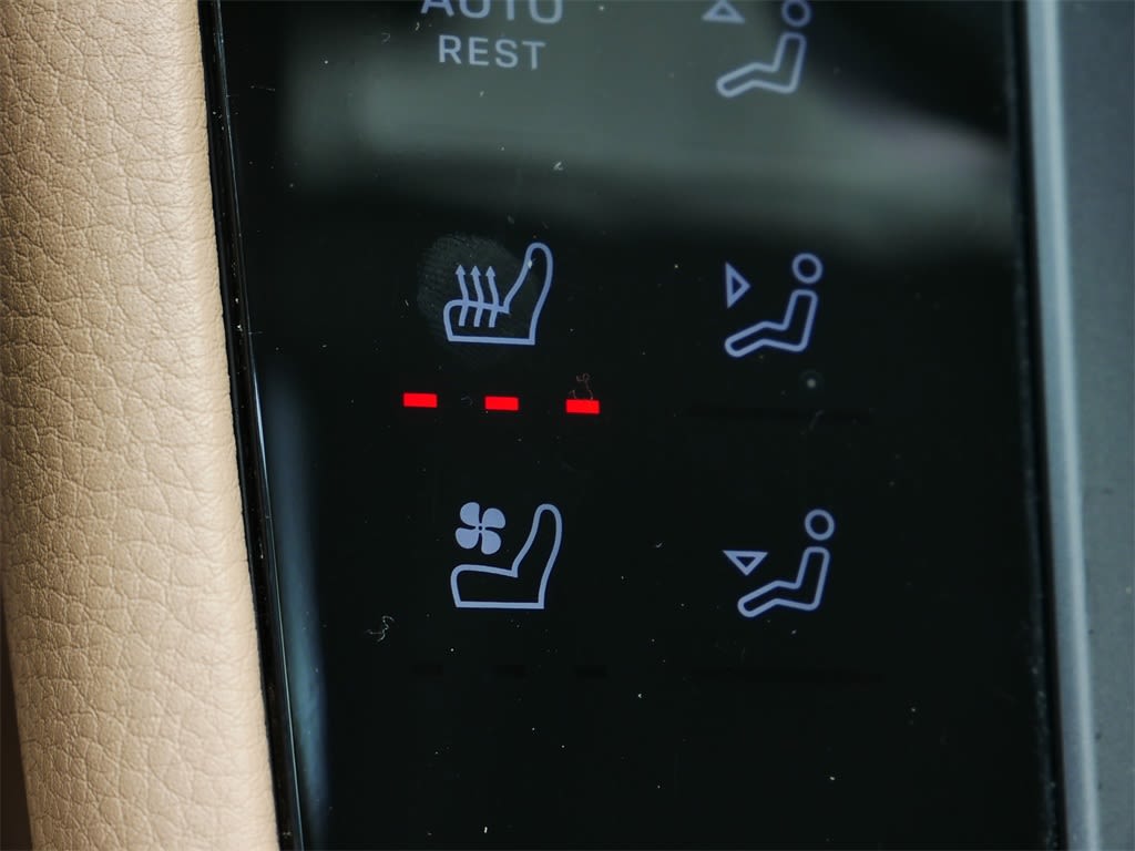 Thumbnail: 2025 Porsche Macan - 26