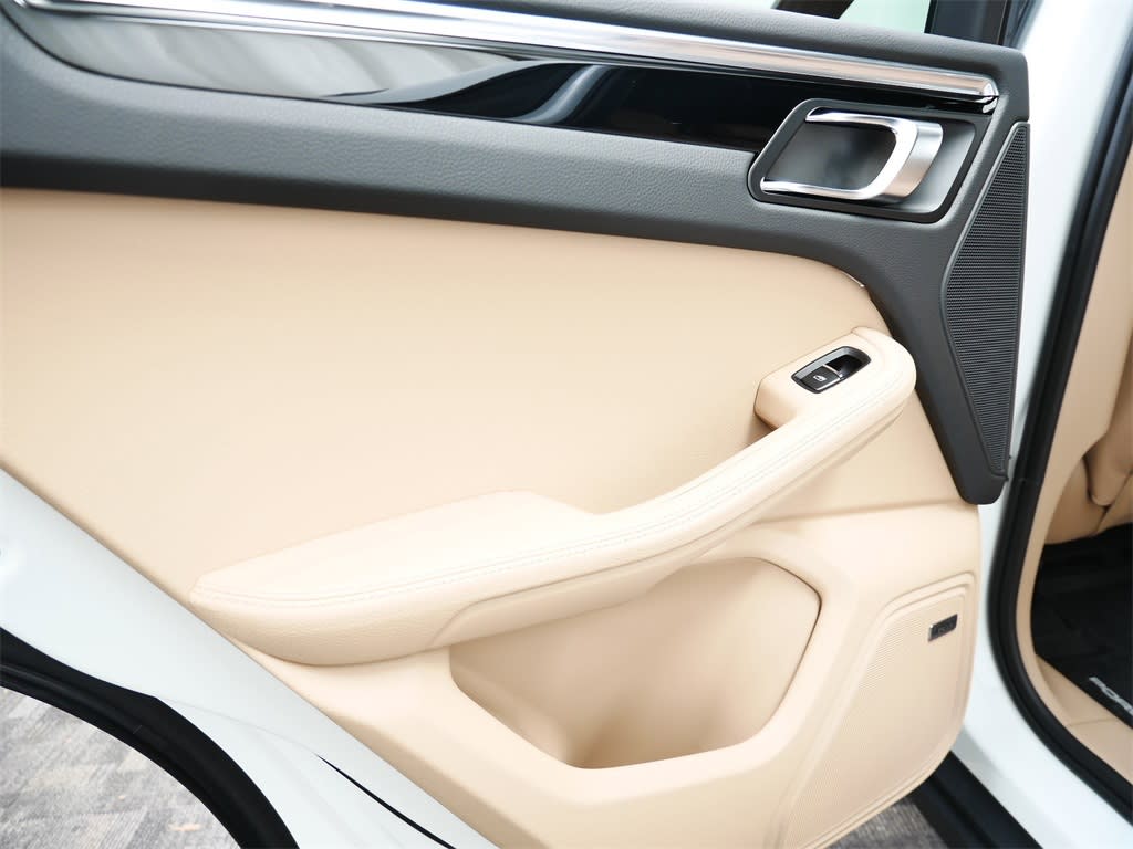 Thumbnail: 2025 Porsche Macan - 19