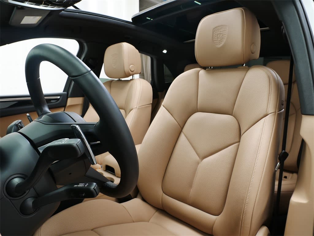 Thumbnail: 2025 Porsche Macan - 8