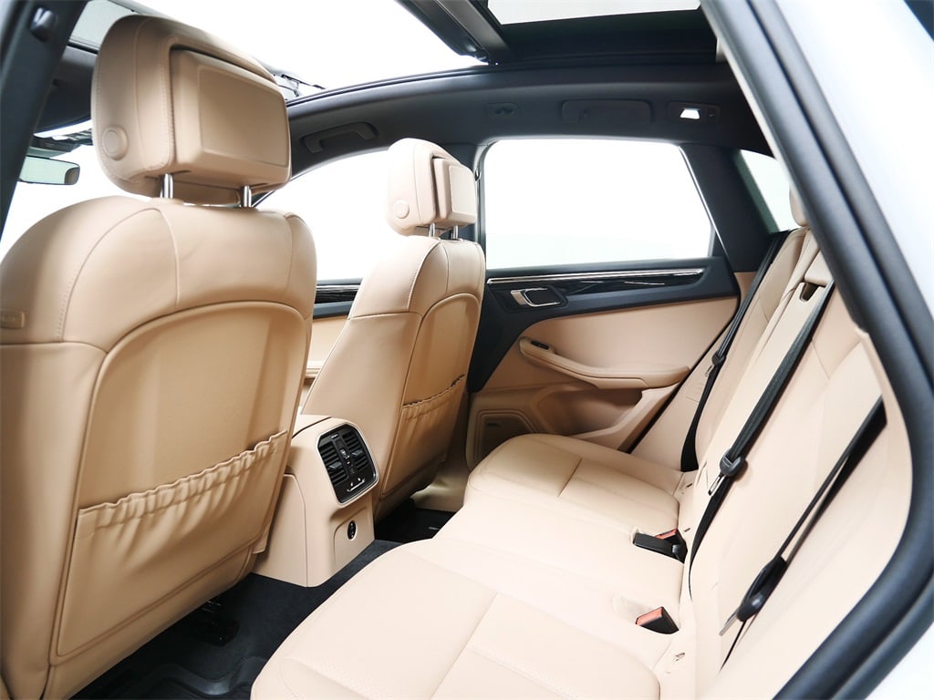 Thumbnail: 2025 Porsche Macan - 9