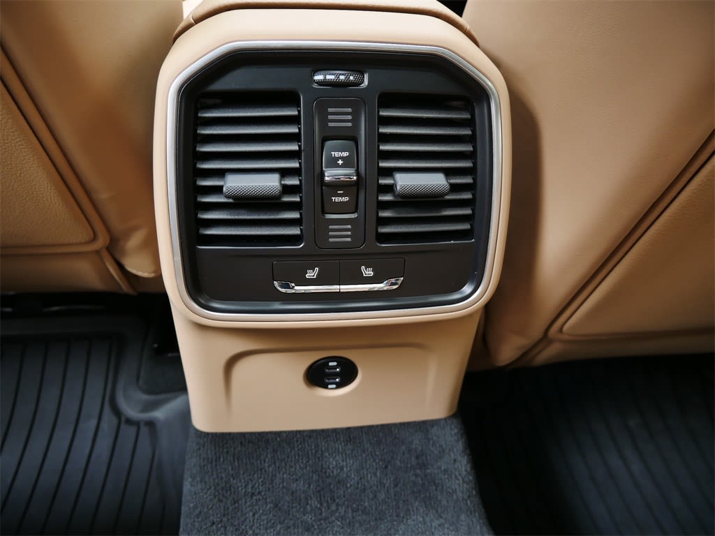 Thumbnail: 2025 Porsche Macan - 20