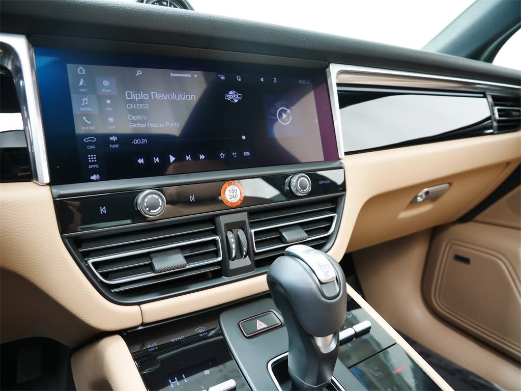 Thumbnail: 2025 Porsche Macan - 10