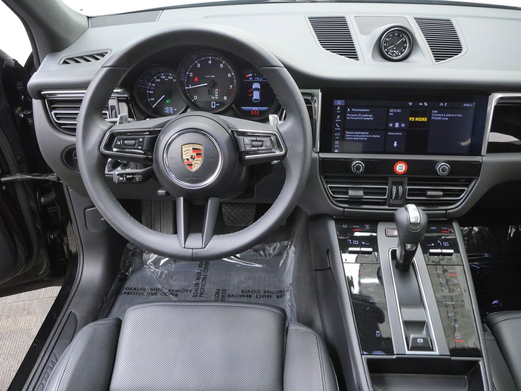 Thumbnail: 2025 Porsche Macan - 2