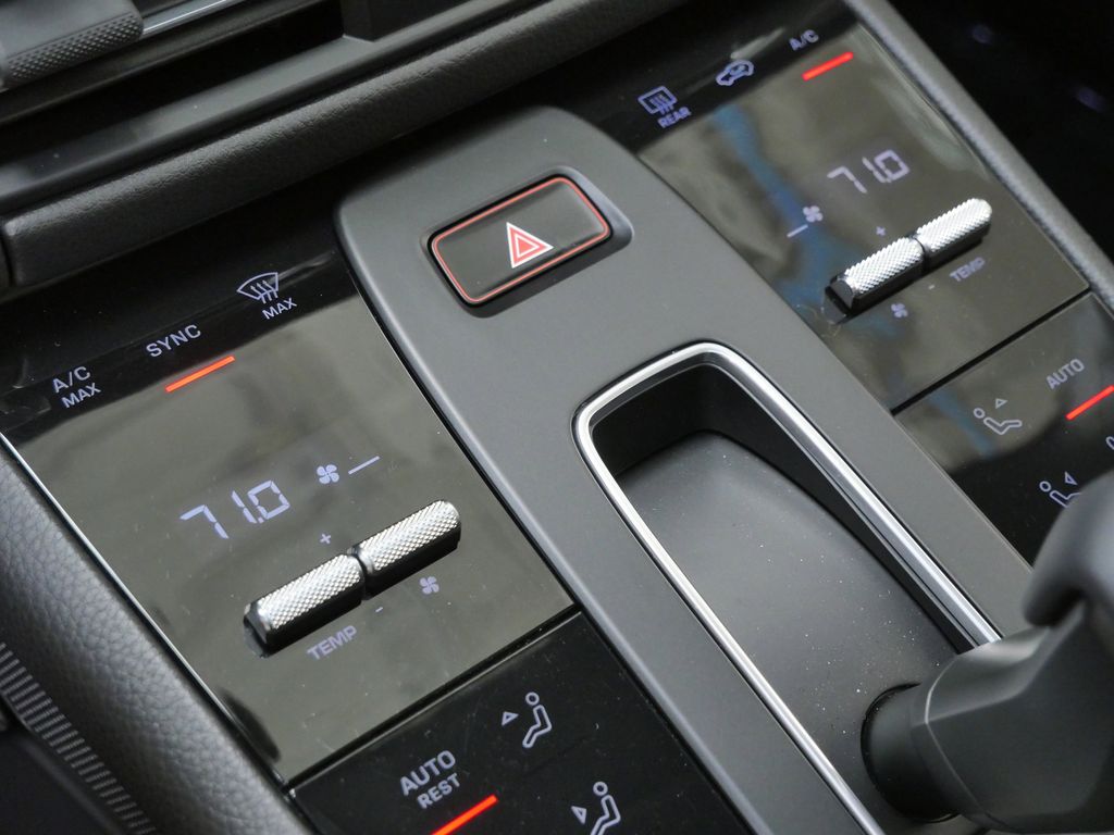 Thumbnail: 2025 Porsche Macan - 10