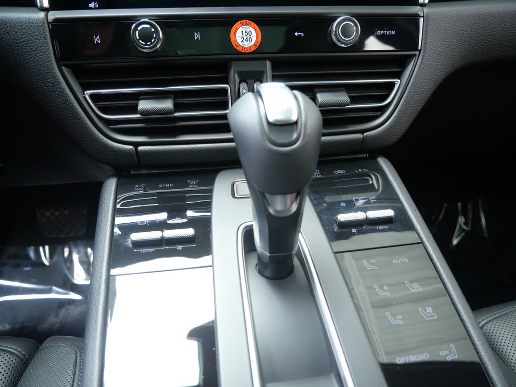 Thumbnail: 2026 Porsche Macan - 24