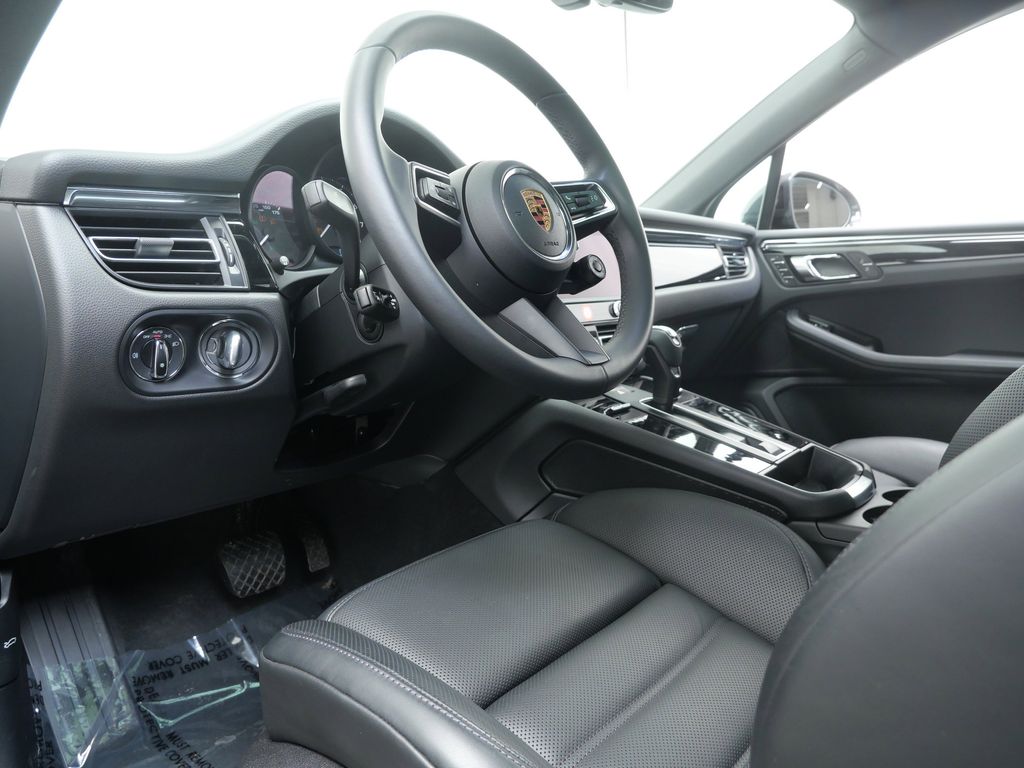 Thumbnail: 2026 Porsche Macan - 2