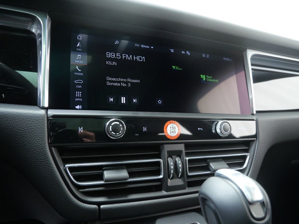 Thumbnail: 2026 Porsche Macan - 25