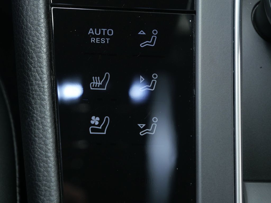 Thumbnail: 2026 Porsche Macan - 27