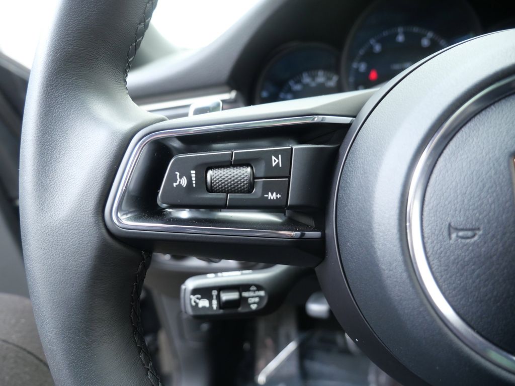 Thumbnail: 2026 Porsche Macan - 21