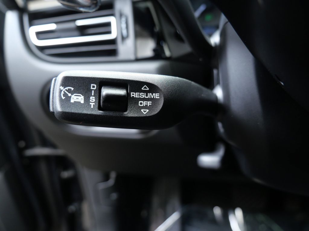 Thumbnail: 2026 Porsche Macan - 22