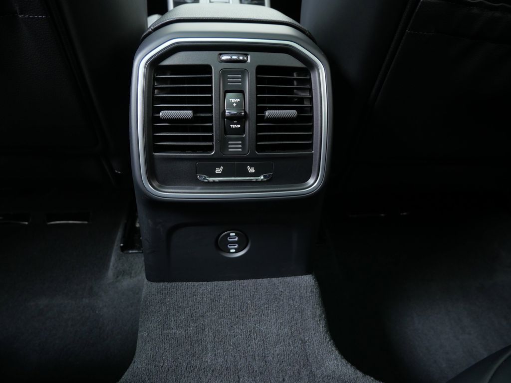 Thumbnail: 2026 Porsche Macan - 18