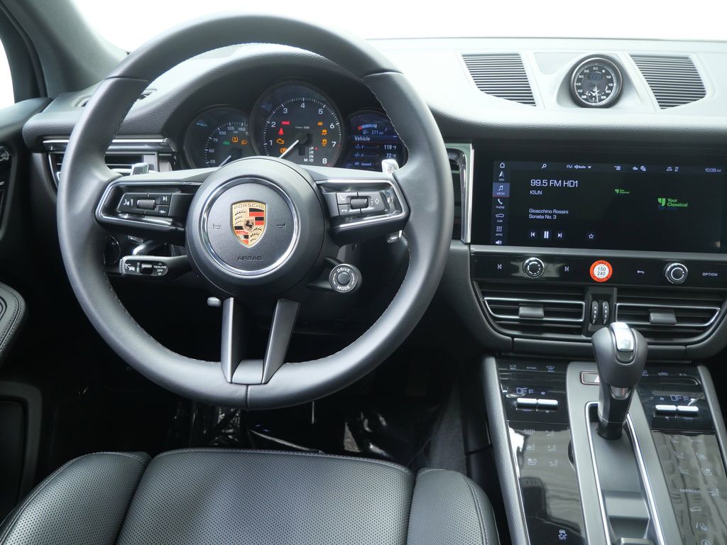 Thumbnail: 2026 Porsche Macan - 6