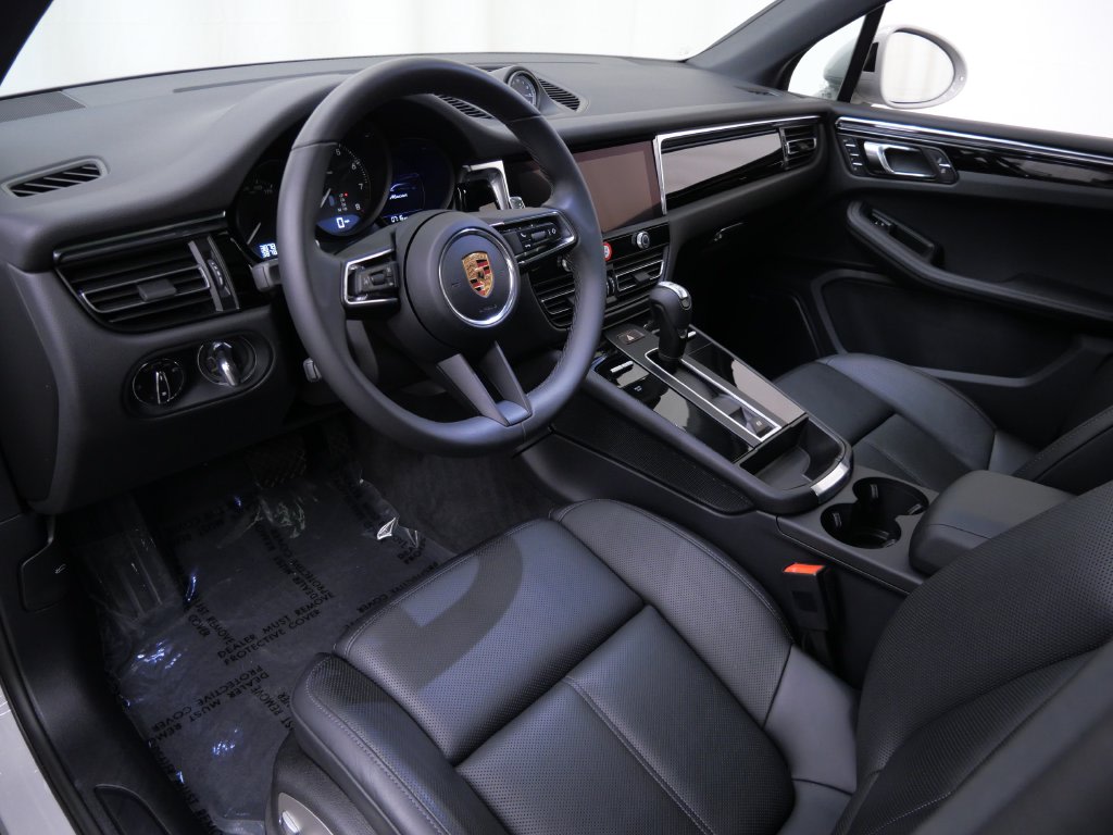 Thumbnail: 2026 Porsche Macan - 2