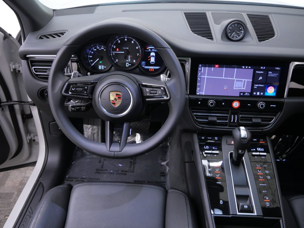 Thumbnail: 2026 Porsche Macan - 6