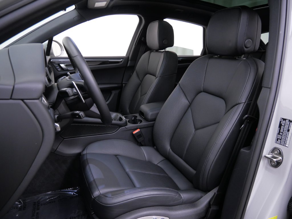 Thumbnail: 2026 Porsche Macan - 7