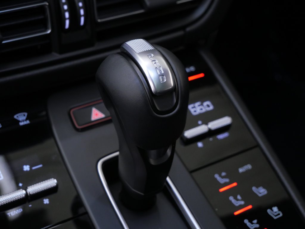Thumbnail: 2026 Porsche Macan - 25