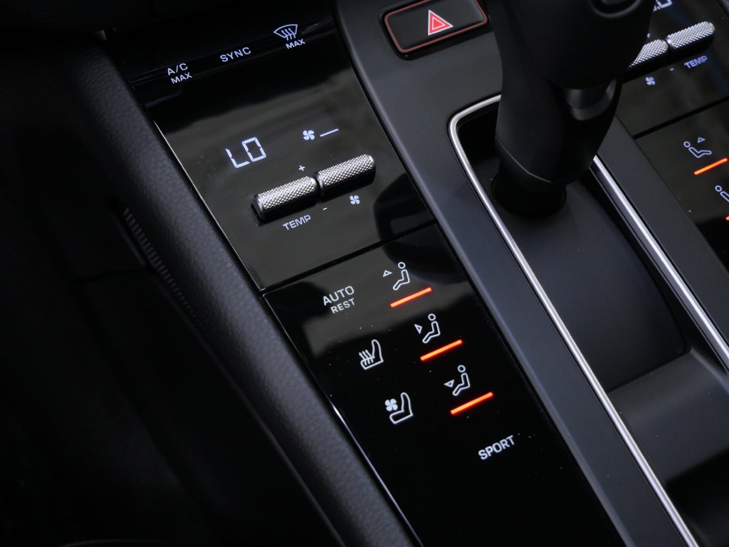 Thumbnail: 2026 Porsche Macan - 10