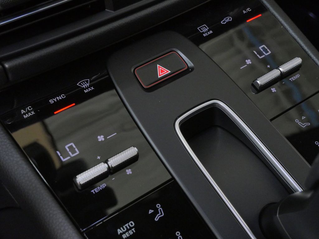Thumbnail: 2026 Porsche Macan - 25