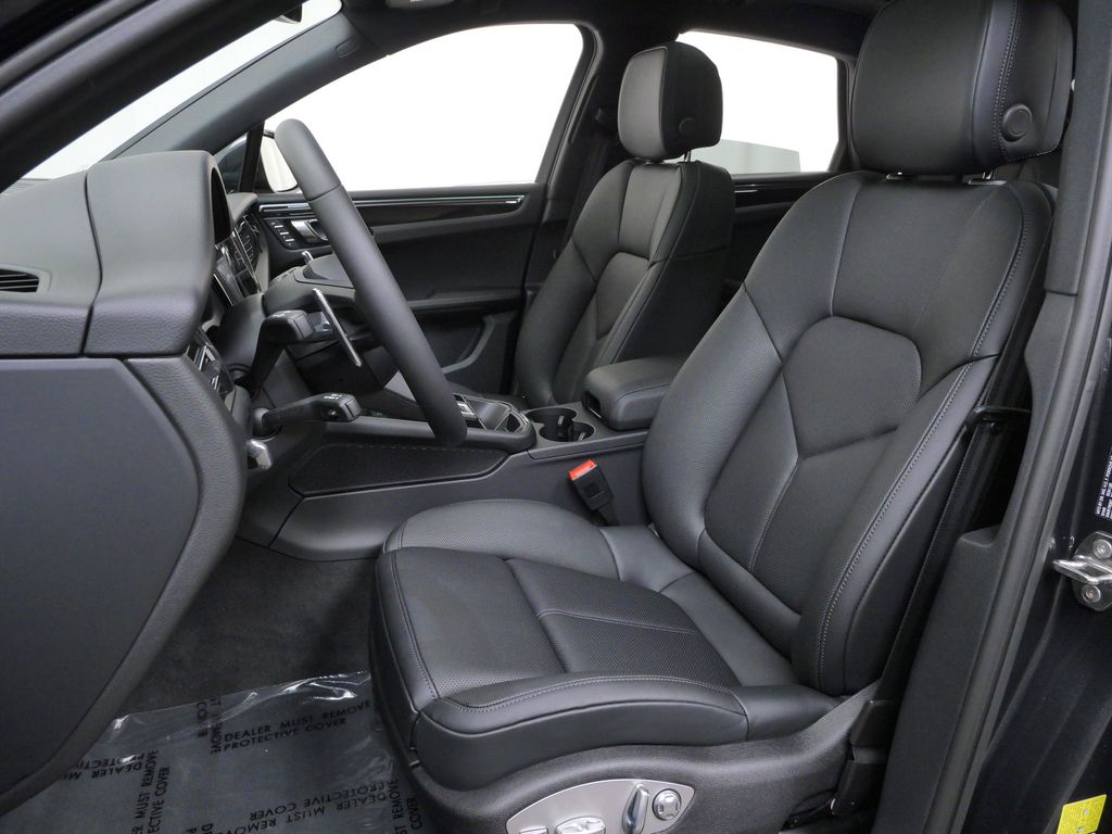 Thumbnail: 2026 Porsche Macan - 7