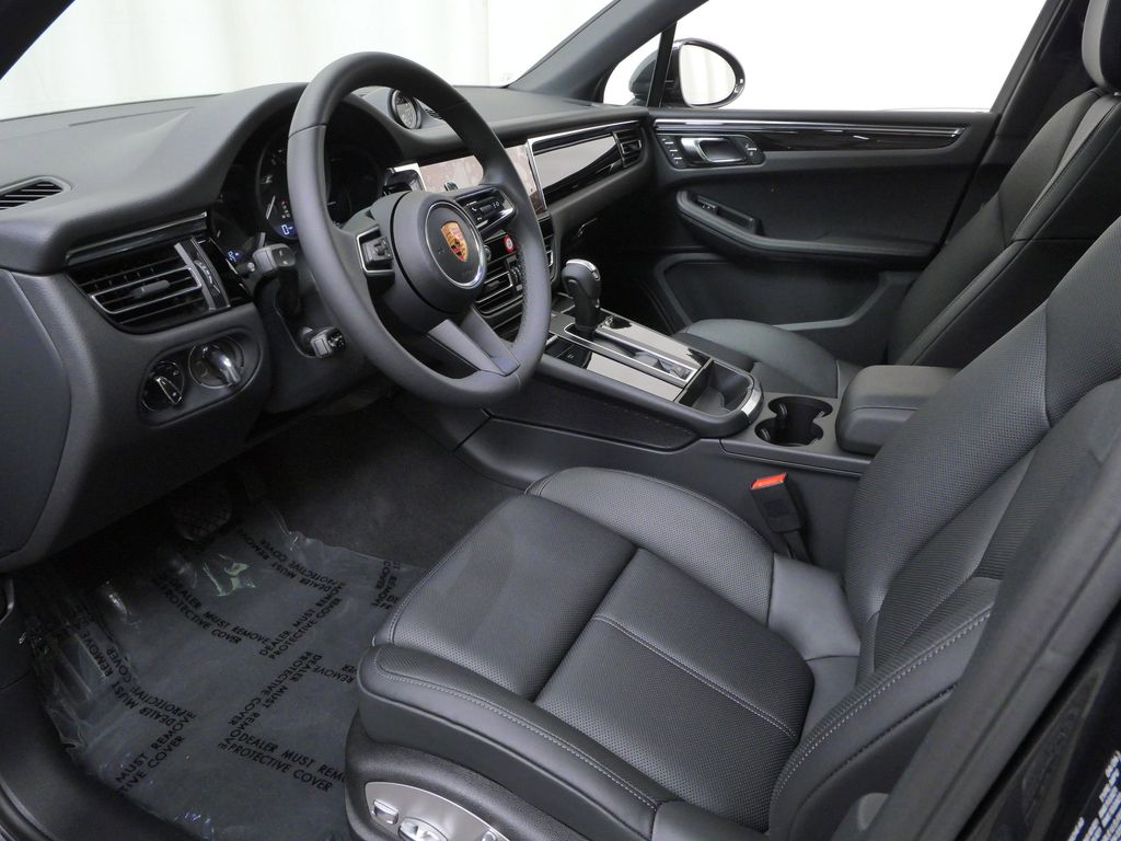 Thumbnail: 2026 Porsche Macan - 6