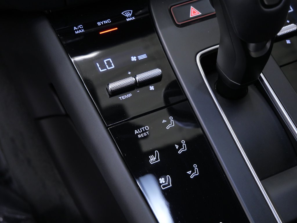 Thumbnail: 2023 Porsche Macan - 10