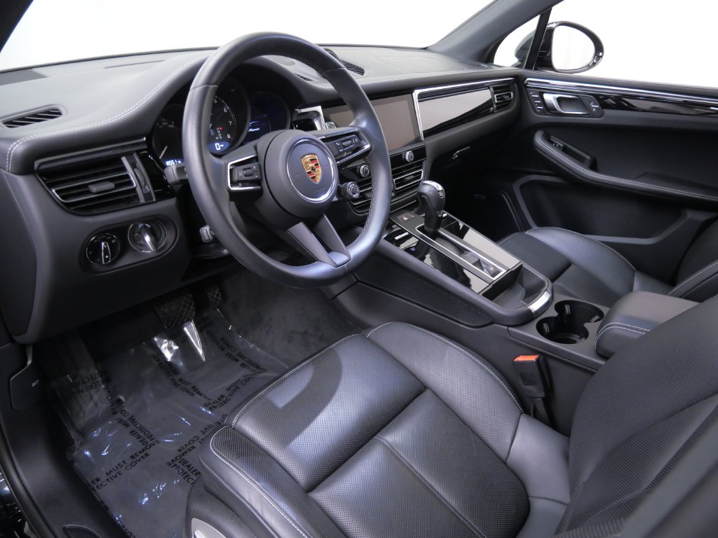 Thumbnail: 2023 Porsche Macan - 2
