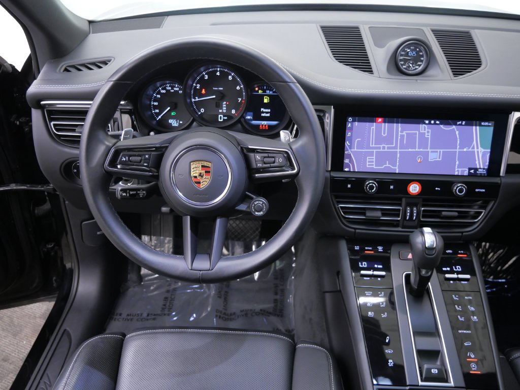 Thumbnail: 2023 Porsche Macan - 6