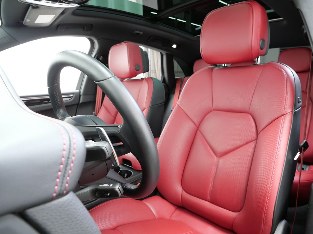 Thumbnail: 2023 Porsche Macan - 7