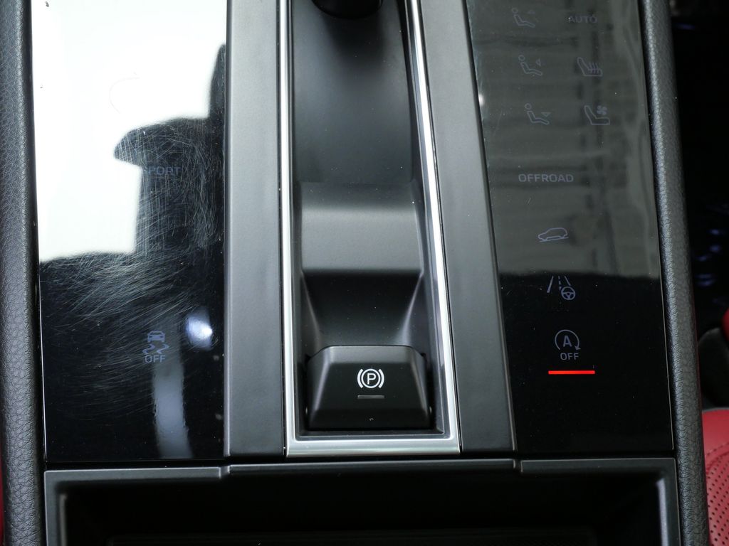 Thumbnail: 2023 Porsche Macan - 10