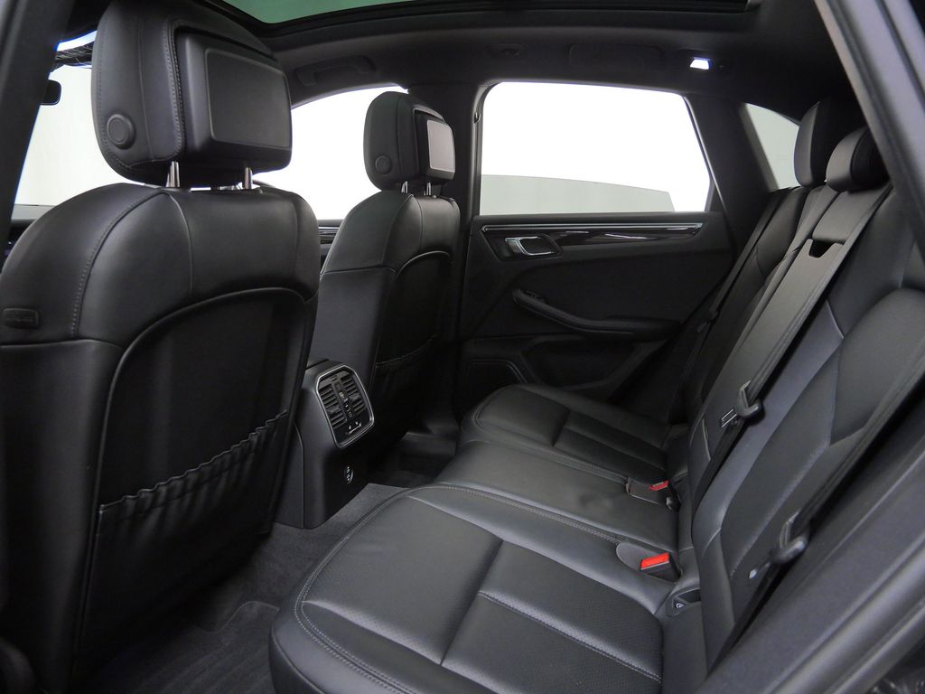 Thumbnail: 2023 Porsche Macan - 8