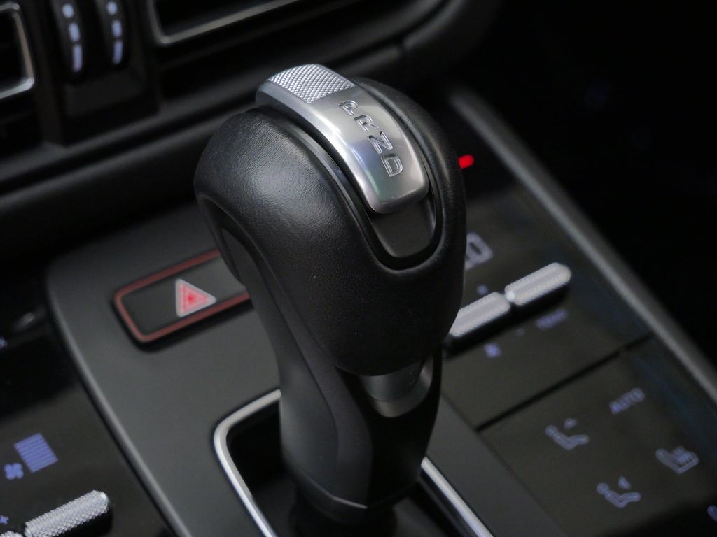 Thumbnail: 2023 Porsche Macan - 26