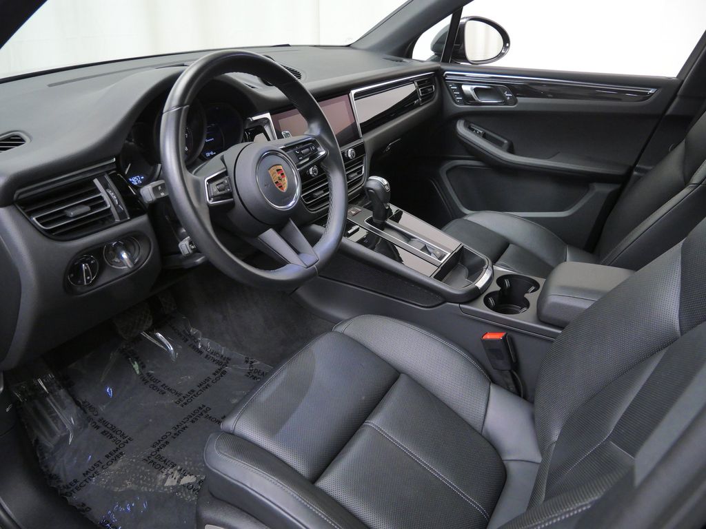 Thumbnail: 2023 Porsche Macan - 2