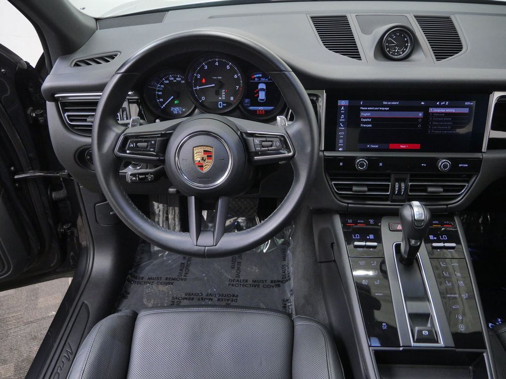 Thumbnail: 2023 Porsche Macan - 6
