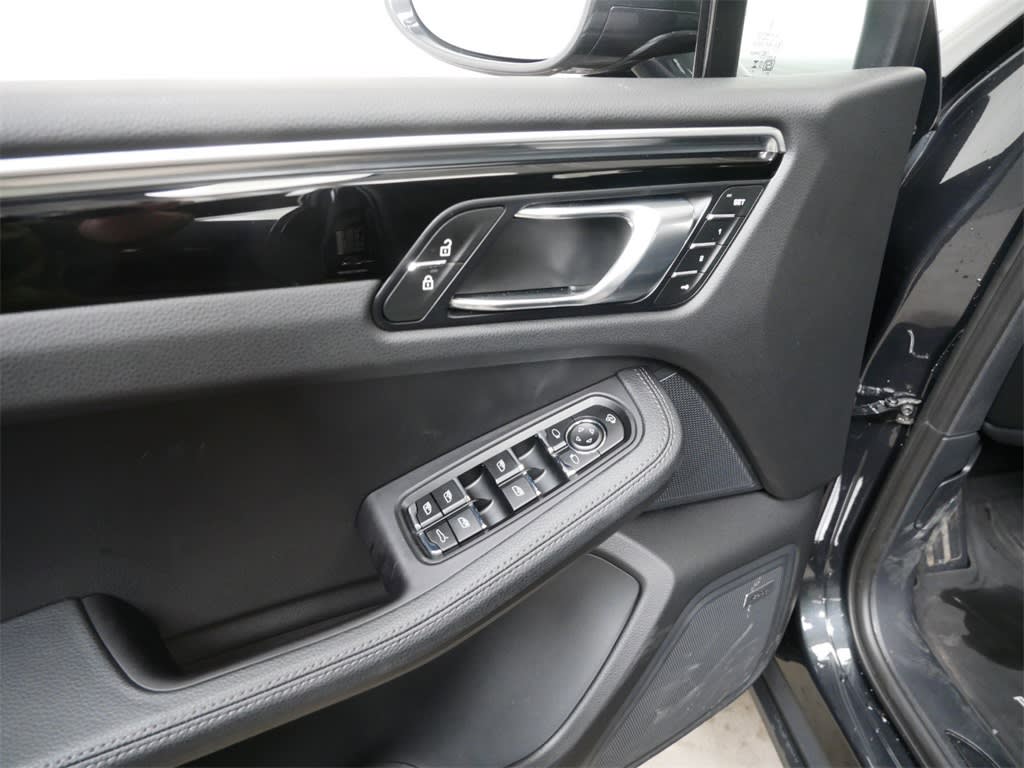 2024 Porsche Macan Base 20