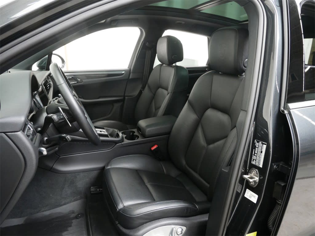 2024 Porsche Macan Base 10
