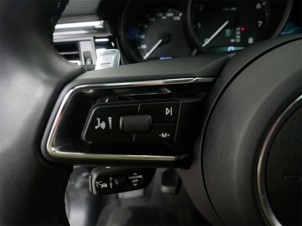 2024 Porsche Macan Base 24