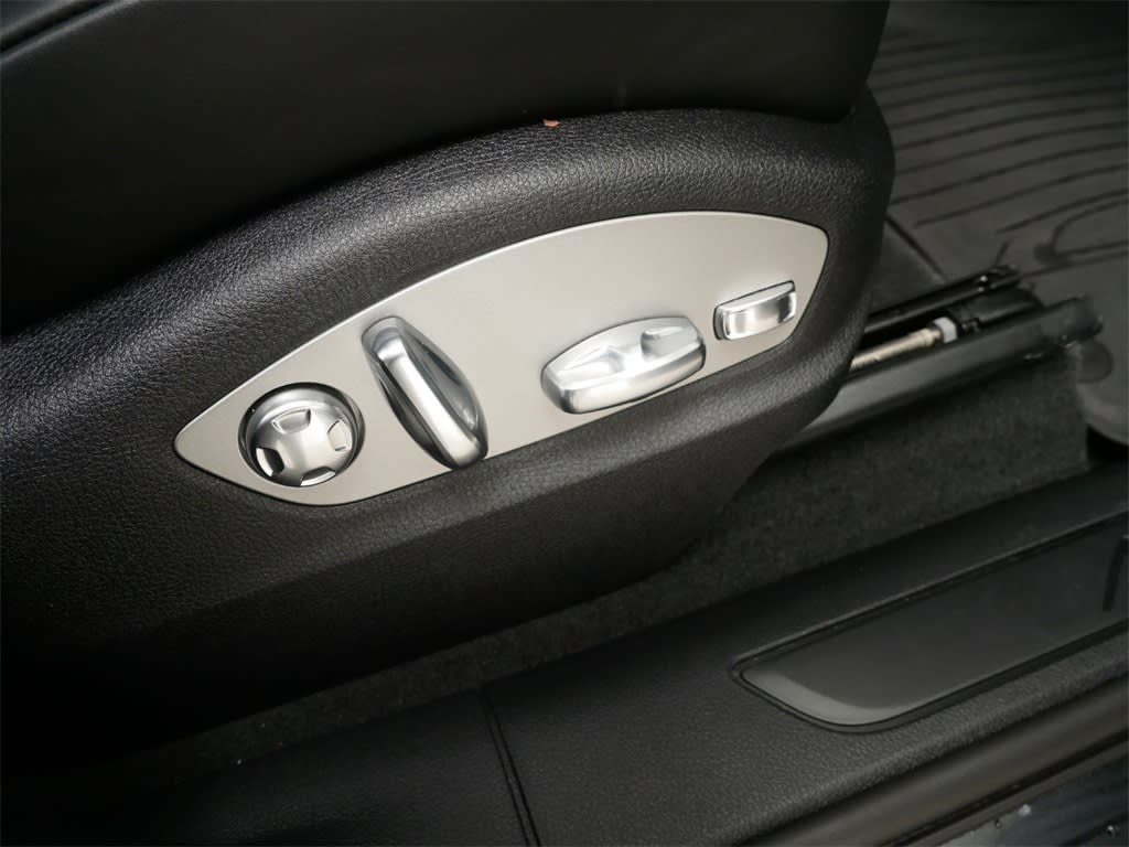 2024 Porsche Macan Base 30