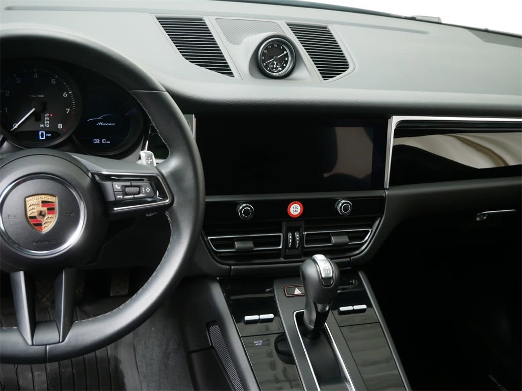 2024 Porsche Macan Base 8