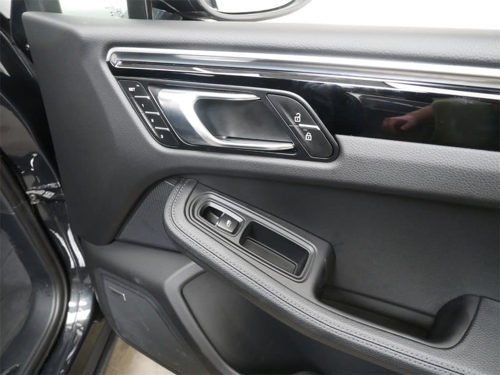 2024 Porsche Macan Base 29