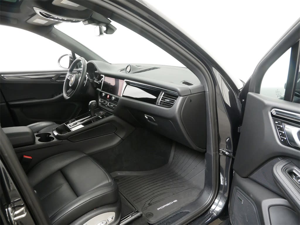 2024 Porsche Macan Base 12