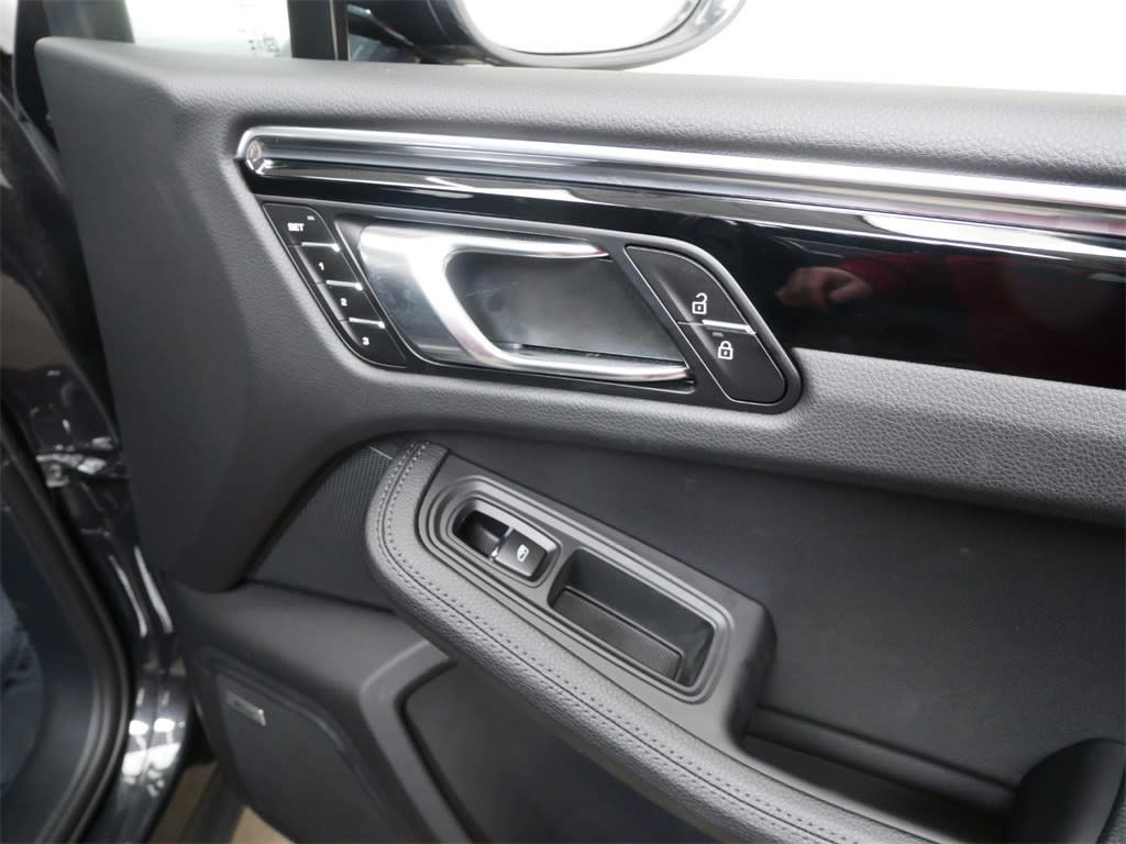 2024 Porsche Macan Base 29