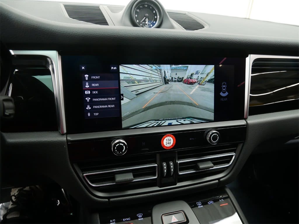 2024 Porsche Macan Base 25
