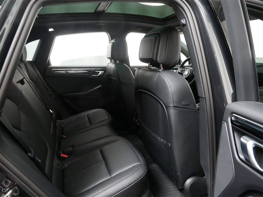 2024 Porsche Macan Base 26